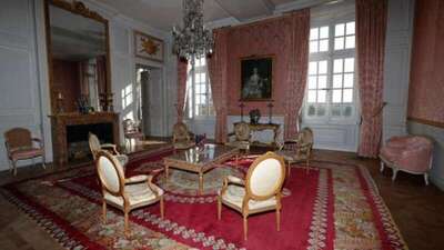 Chateau de Pompadour Et Ecuries de l Orangerie