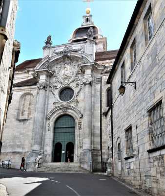 Cathedrale de Besancon Et Son Horloge Astronomique
