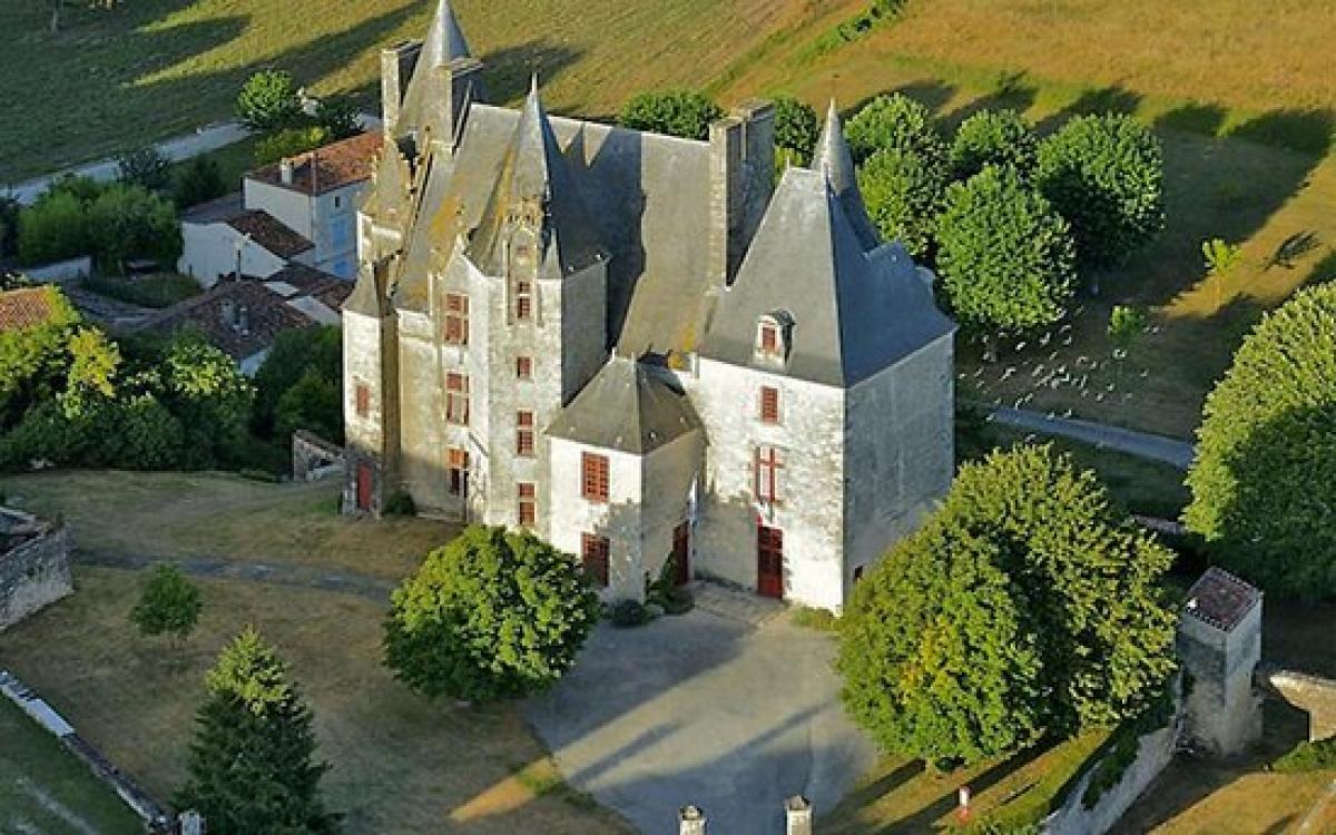 Chateau de Neuvicq-le-chateau