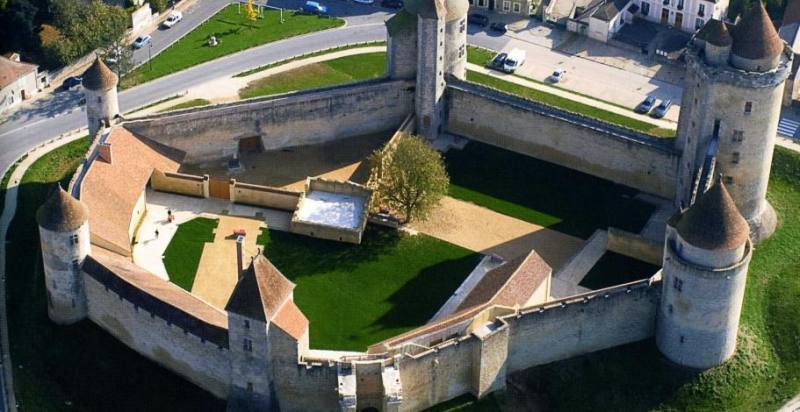Chateau de Blandy les Tours
