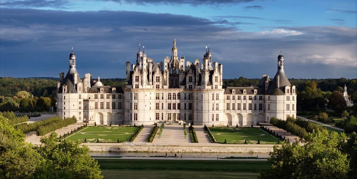Week-end au Château de Chambord : Guide complet pour une évasion royale en Val de Loire. Découvrez l'architecture de la Renaissance
